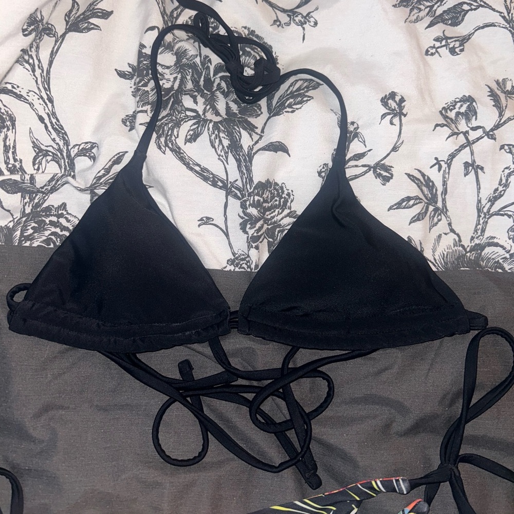 String Bikini - Picture 2 of 3